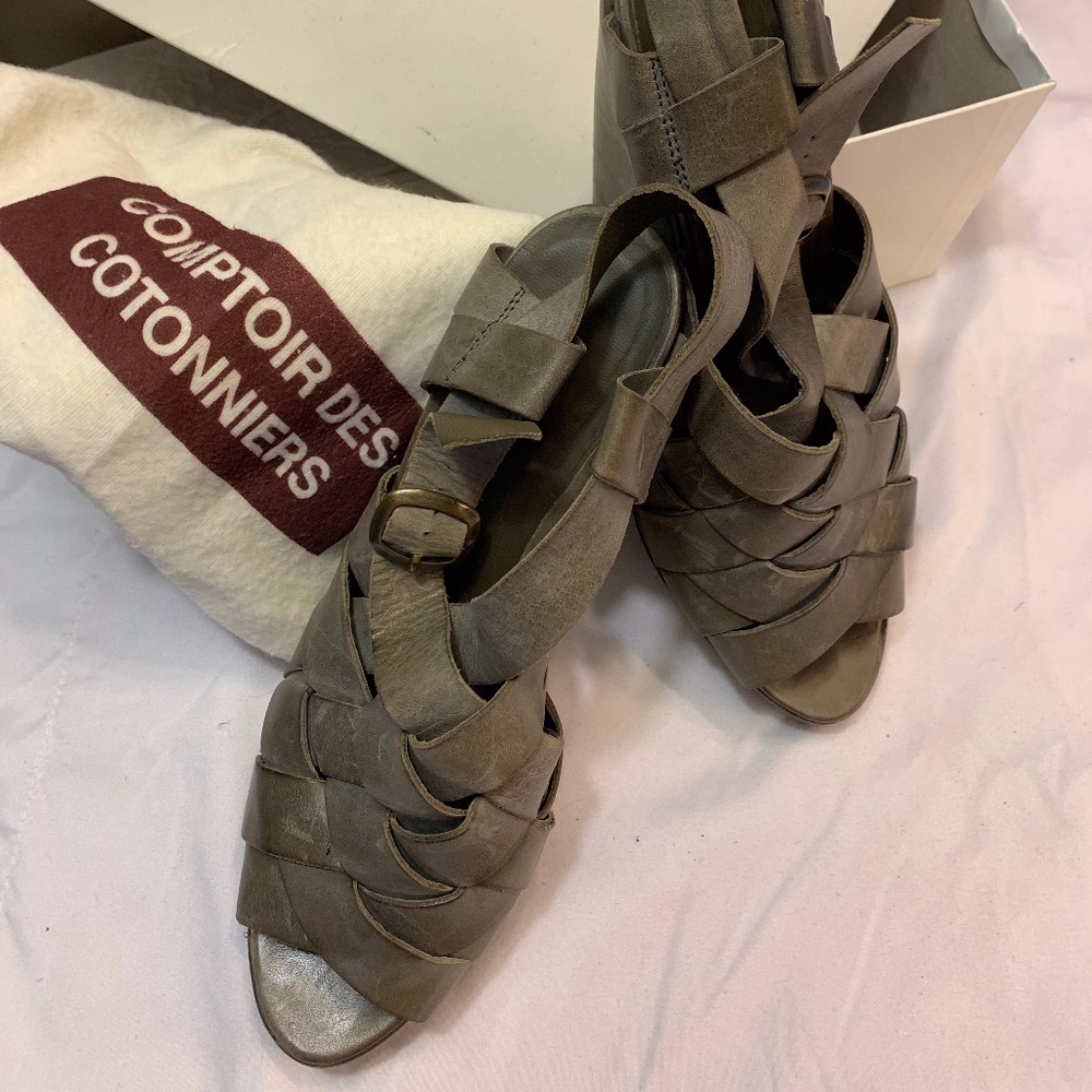 Comptoir des Cotonniers leather gray sandal/heels